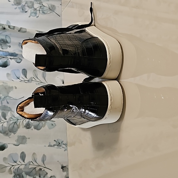 Black boots size 12 - Picture 4 of 4